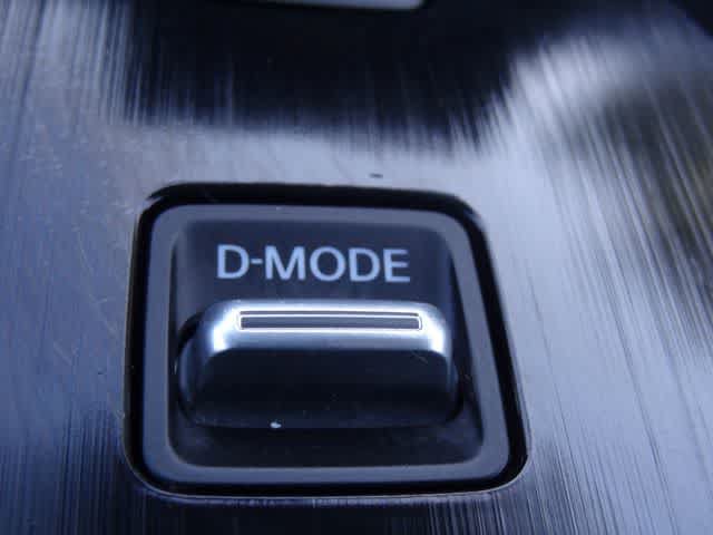 Used 2025 Nissan Rogue SV FWD image 26