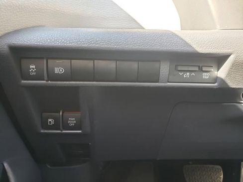 Used 2024 Toyota Sienna XLE image 22