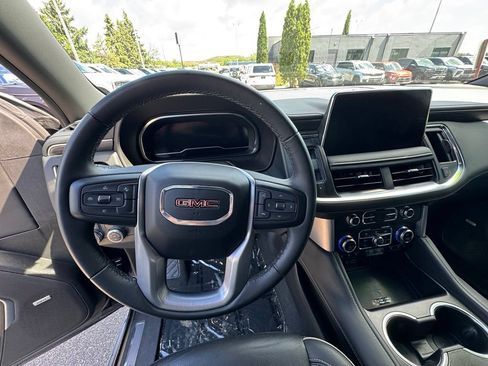 Used 2024 GMC Yukon XL SLT AWD/4WD image 21