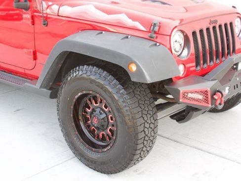Used 2015 Jeep Wrangler Unlimited Sahara AWD/4WD image 6