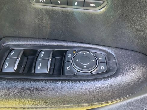 Used 2018 Cadillac XT5 Luxury w/ Driver Awareness Package image 19