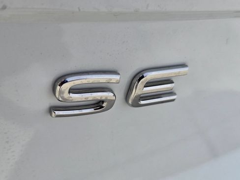 Certified 2024 Volkswagen Tiguan SE FWD image 13