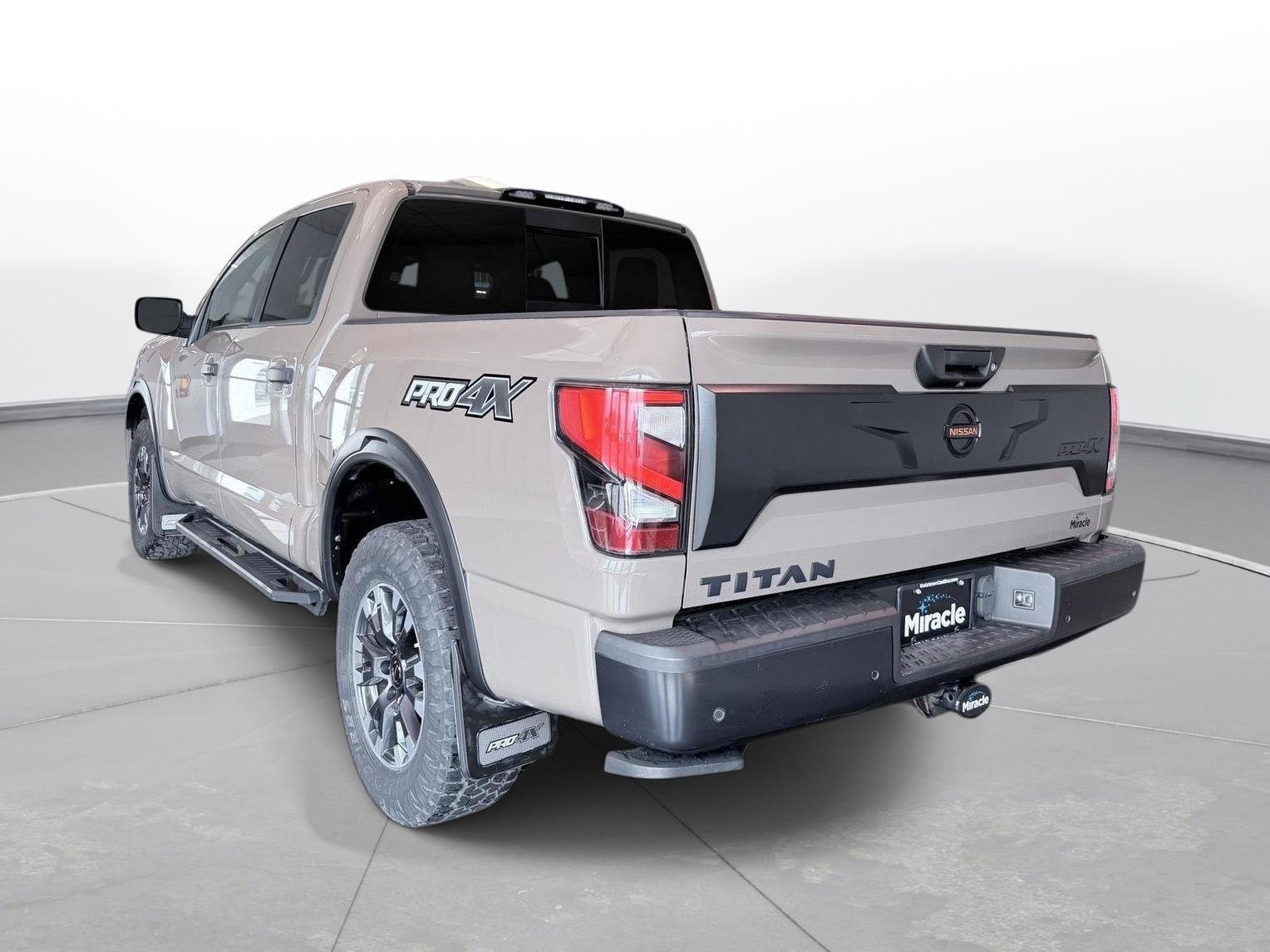 Used 2021 Nissan Titan PRO-4X w/ Pro-4x Utility Package AWD/4WD image 5
