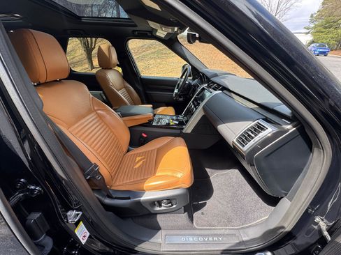 Used 2017 Land Rover Discovery HSE image 22