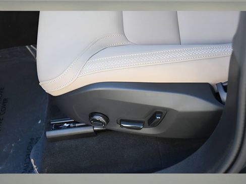 New 2026 Volvo XC90 B6 Plus w/ Protection Package Premier image 35