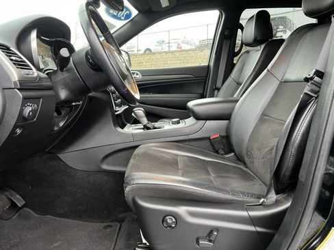 Used 2022 Jeep Grand Cherokee Laredo X image 4