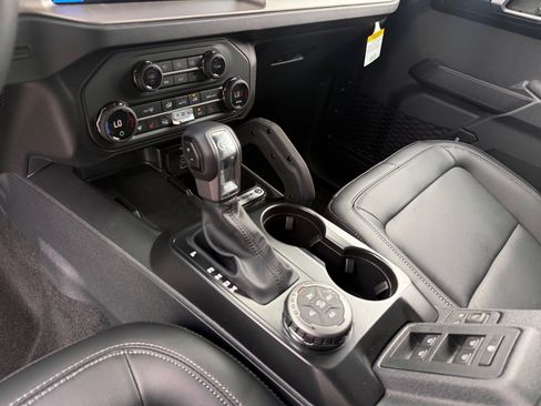 New 2026 Ford Bronco Outer Banks w/ Sasquatch Package AWD/4WD image 13