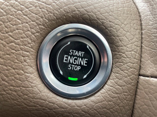 Used 2023 GMC Yukon XL Denali w/ Advanced Technology Package AWD/4WD image 16
