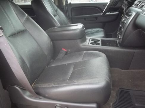 Used 2014 Chevrolet Silverado 2500 LTZ w/ LTZ Plus Package image 10