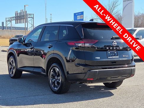 Used 2024 Nissan Rogue SV image 4