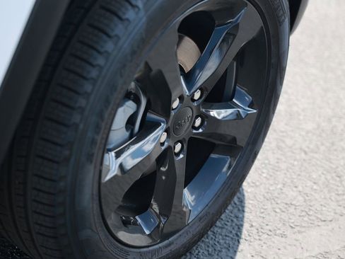 New 2025 Jeep Grand Cherokee Limited image 9