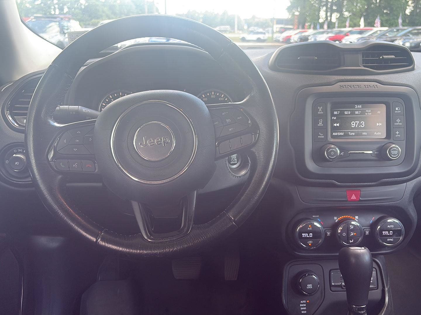 Used 2016 Jeep Renegade Latitude AWD/4WD image 20