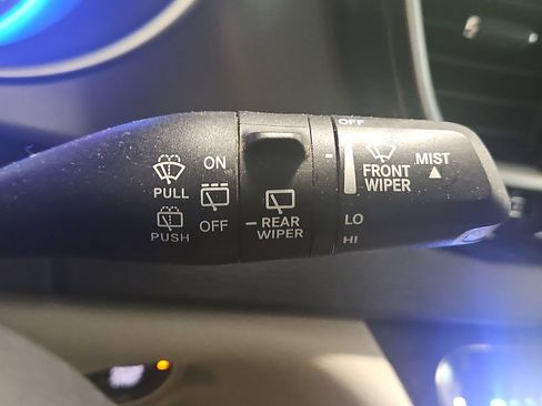 Used 2022 Chrysler Pacifica Touring-L FWD image 34