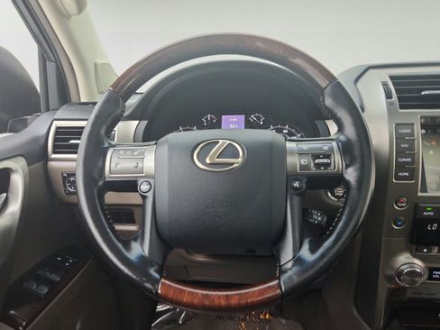 Used 2017 Lexus GX 460 Premium AWD/4WD image 32