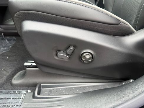 New 2027 Chrysler Pacifica Limited w/ S Appearance Package AWD/4WD image 12