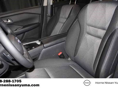 Used 2025 Nissan Rogue SV image 6