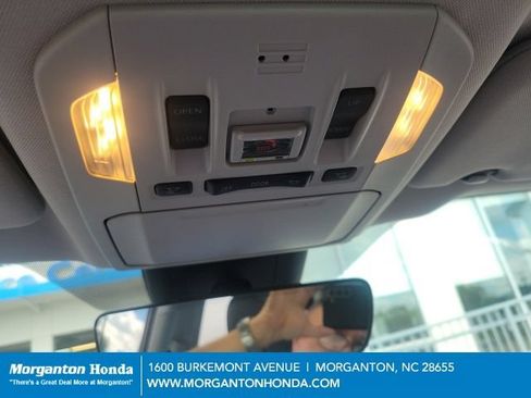 Used 2023 Toyota Highlander XLE FWD image 25