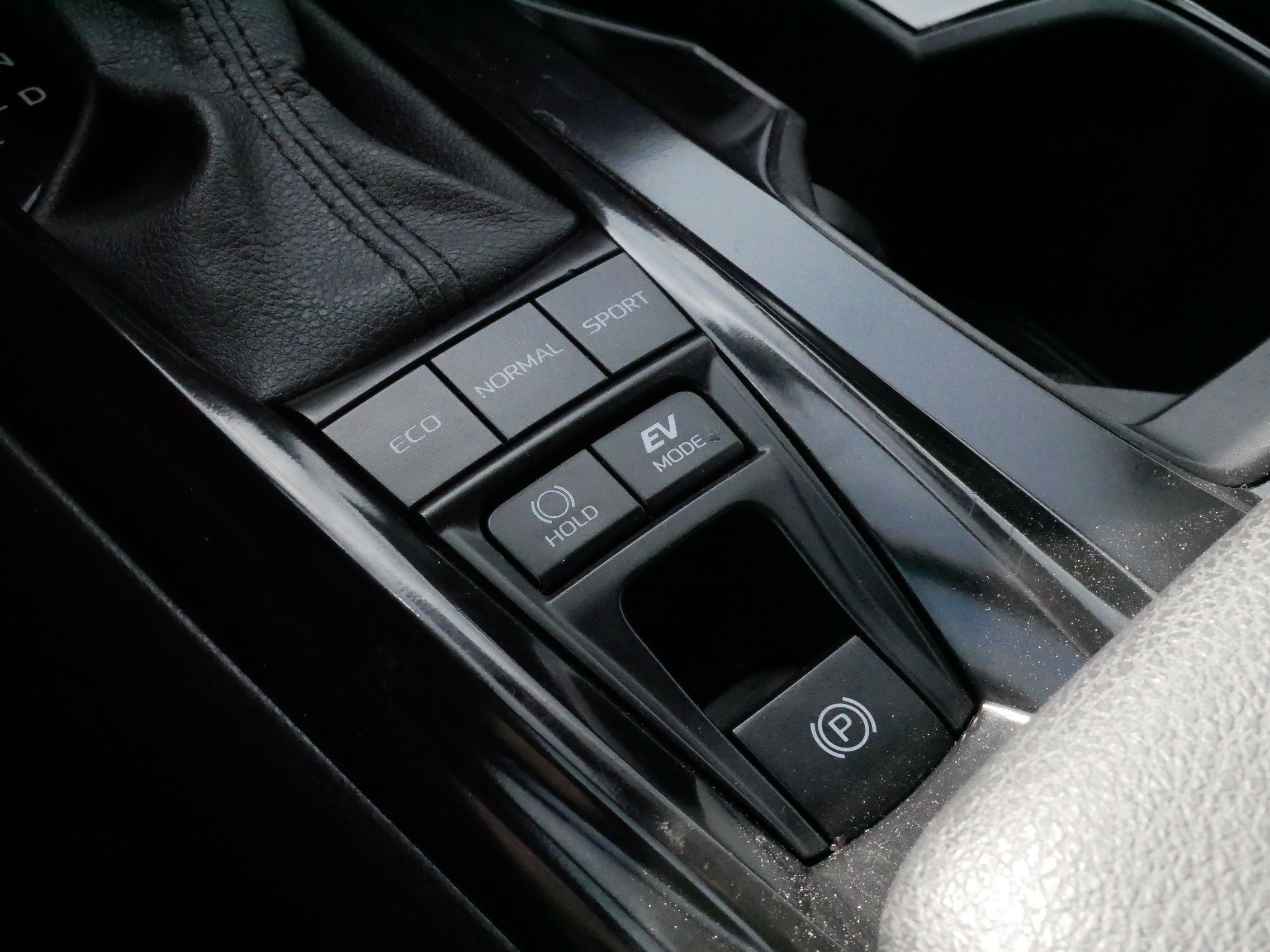 Certified 2025 Toyota Camry SE FWD image 25