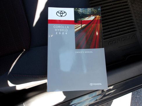 Used 2024 Toyota Corolla SE w/ SE Package image 26