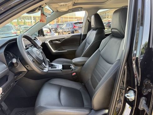 Used 2025 Toyota RAV4 XLE Premium FWD image 27