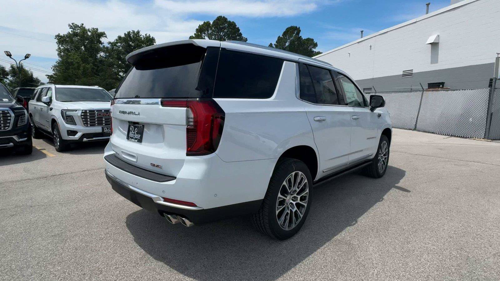New 2026 GMC Yukon Denali w/ Denali Reserve Package AWD/4WD image 8