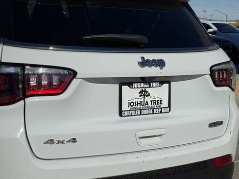 Used 2023 Jeep Compass Latitude image 10