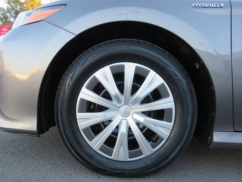 Used 2020 Toyota Camry LE image 6