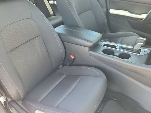 Used 2025 Nissan Altima 2.5 SV FWD image 14