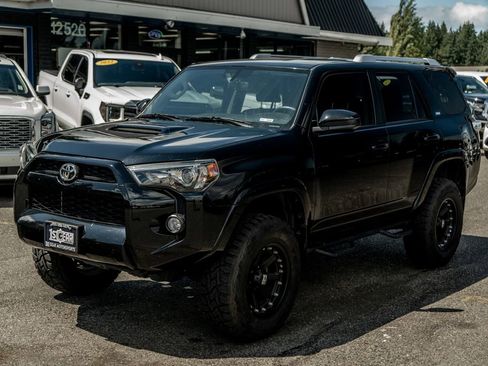Used 2018 Toyota 4Runner SR5 AWD/4WD image 4