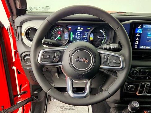 Used 2025 Jeep Wrangler Unlimited Sahara w/ Safety Group image 13