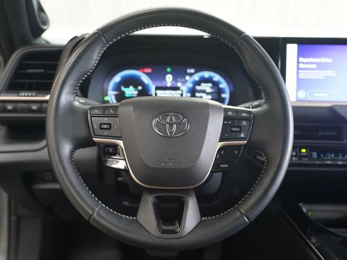 Used 2024 Toyota Crown AWD/4WD image 12