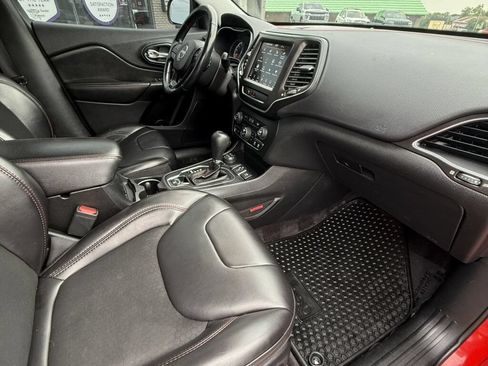 Used 2019 Jeep Cherokee Trailhawk w/ Comfort/Convenience Group AWD/4WD image 45
