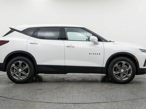 Used 2025 Chevrolet Blazer LT FWD image 11