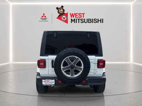Used 2018 Jeep Wrangler Unlimited Sahara AWD/4WD image 5