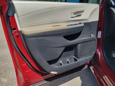 Used 2024 Toyota Sienna XLE image 25