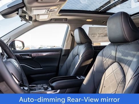 New 2026 Toyota Highlander Platinum image 22