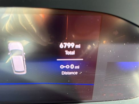 Certified 2025 Volkswagen Taos SE image 19