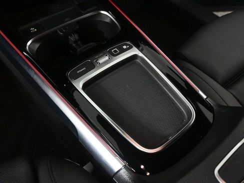 Used 2025 Mercedes-Benz GLB 250 image 15