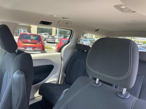 Used 2023 Chrysler Voyager LX FWD image 22