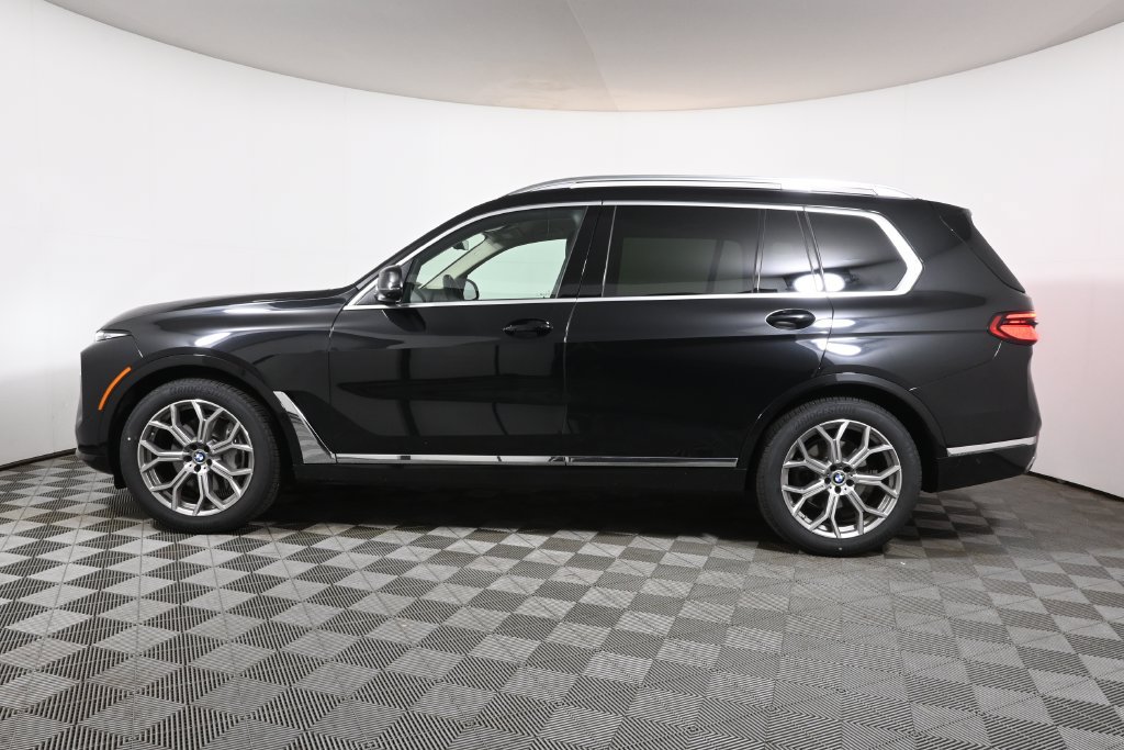Certified 2025 BMW X7 xDrive40i w/ Premium Package AWD/4WD image 2