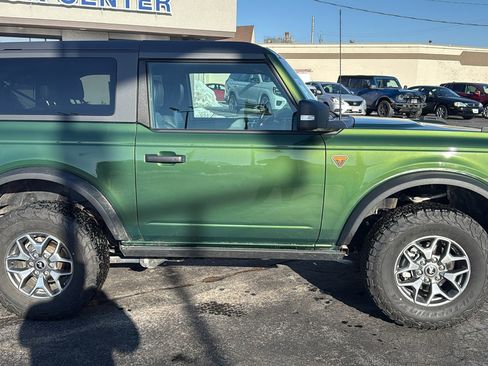 Used 2022 Ford Bronco Badlands image 7