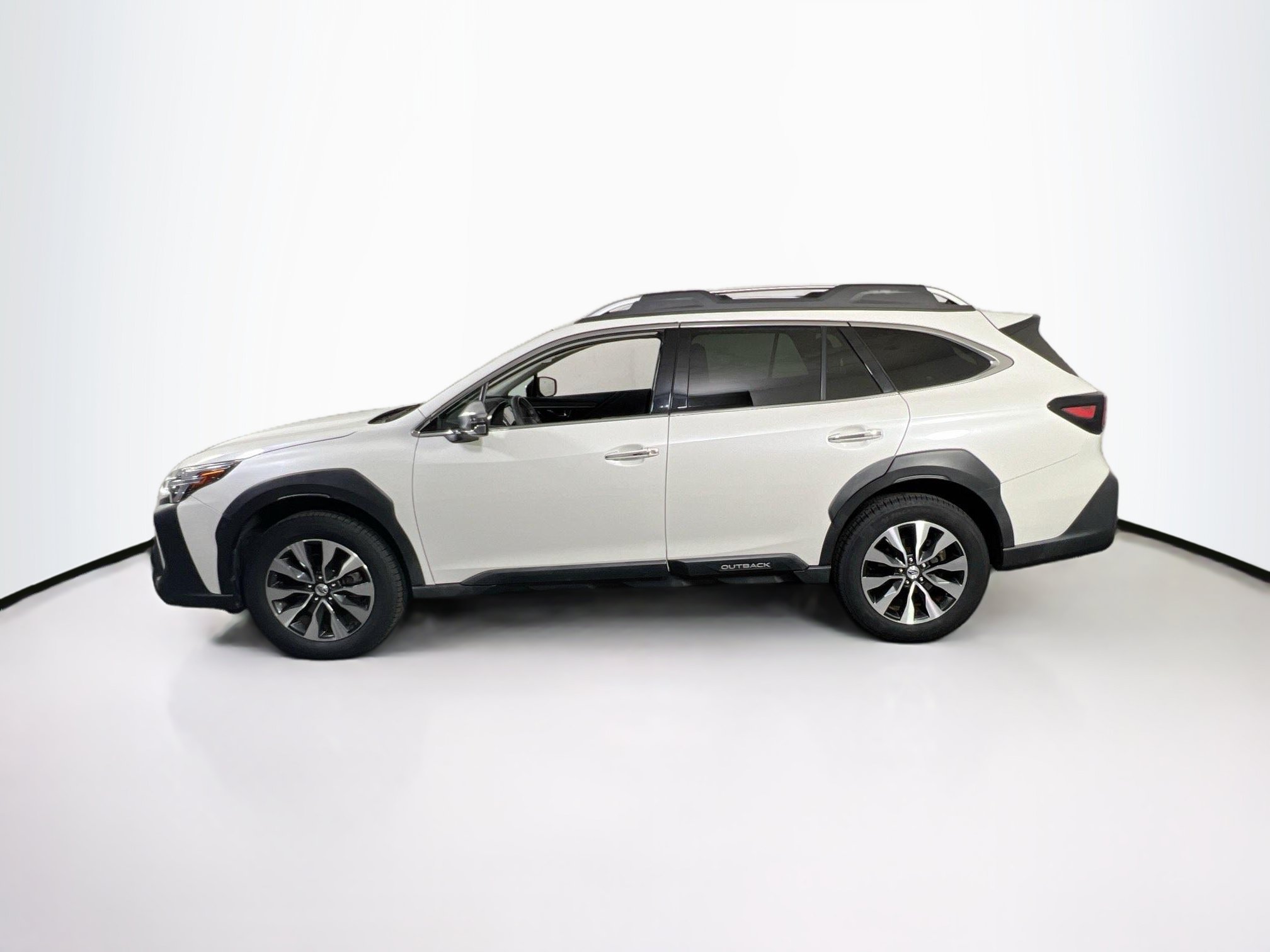 Used 2023 Subaru Outback Touring AWD/4WD image 8