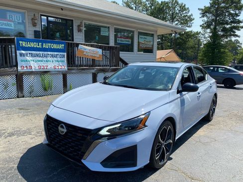 Used 2023 Nissan Altima 2.5 SR w/ SR Premium Package FWD image 1