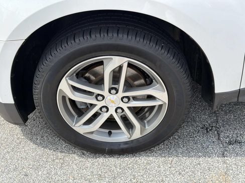 Used 2016 Chevrolet Equinox LTZ w/ Enhanced Convenience Package FWD image 11