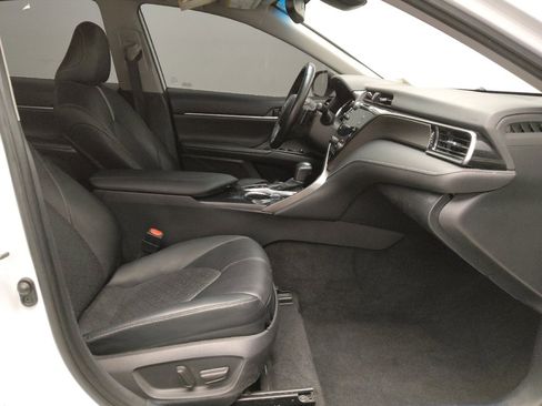 Used 2020 Toyota Camry XSE image 21