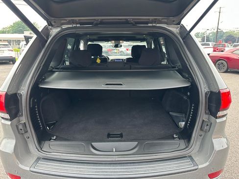 Used 2019 Jeep Grand Cherokee Laredo AWD/4WD image 16