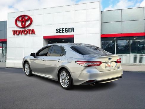 Used 2019 Toyota Camry XLE image 7