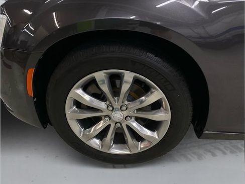 Used 2017 Chrysler 300 C AWD/4WD image 20