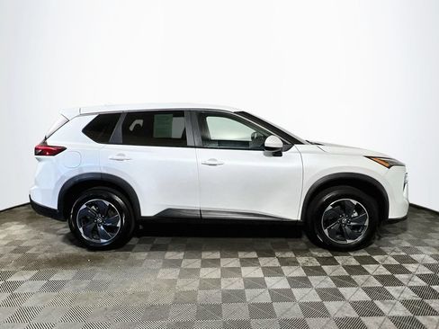 Used 2024 Nissan Rogue SV FWD image 8