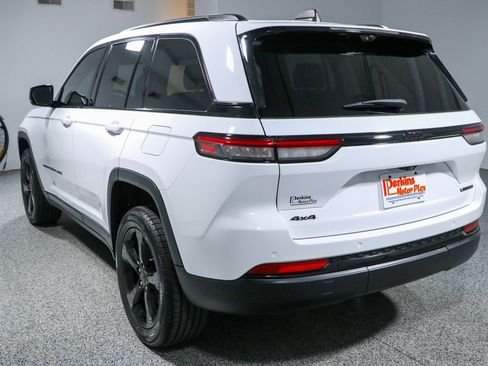 Used 2023 Jeep Grand Cherokee Limited w/ Luxury Tech Group II AWD/4WD image 9
